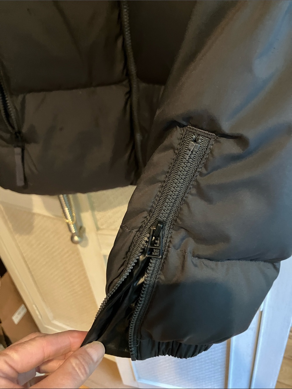 Vuori Hillside Down Jacket Medium Flaw Read Description - Picture 4 of 7